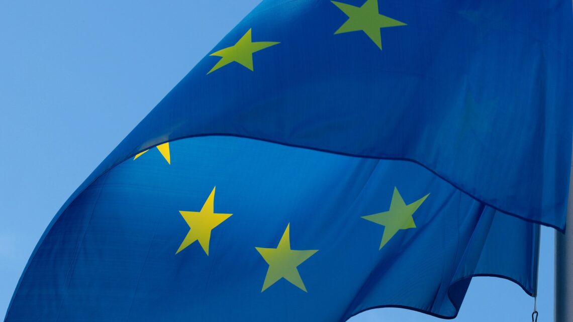 La Commissione Europea ha adottato gli ESRS